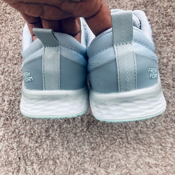 New Balance Fresh Foam Turquoise/ Blue Running Sneakers Size 9.5 - Picture 4 of 6